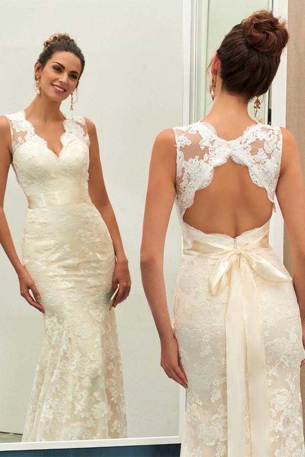 Robe de mariée ajustée en dentelle à encolure en V avec ceintures