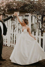 Abito da sposa avorio senza maniche, lunghezza fino al pavimento, con spalline a linea ad A