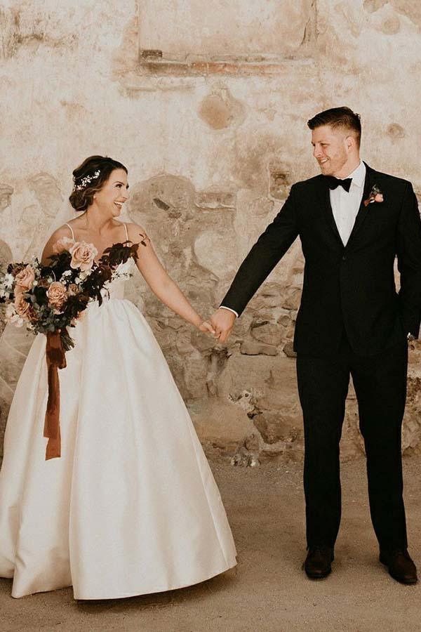 Abito da sposa avorio senza maniche, lunghezza fino al pavimento, con spalline a linea ad A