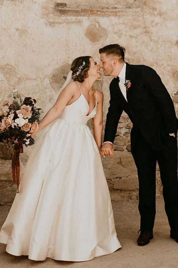 Abito da sposa avorio senza maniche, lunghezza fino al pavimento, con spalline a linea ad A