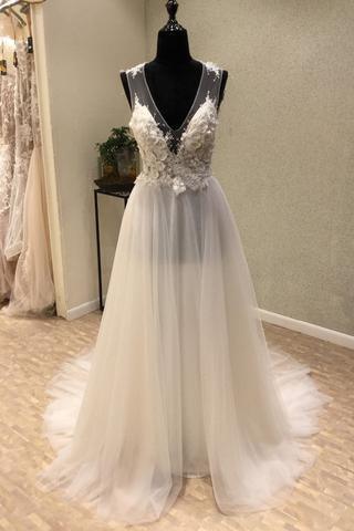 Robe de mariée de plage en tulle ivoire à col en V et dos nu WD197