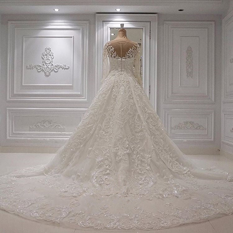 Robes de mariée longues ivoire chic en ligne A avec appliques en tulle et dentelle ornée de bijoux