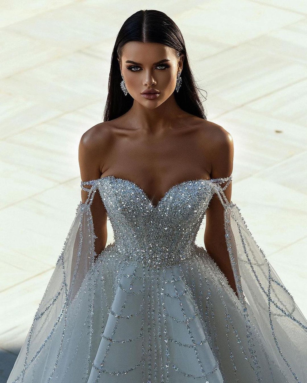 Vestido de novia elegante de corte A con escote en forma de corazón, hombros descubiertos y lentejuelas