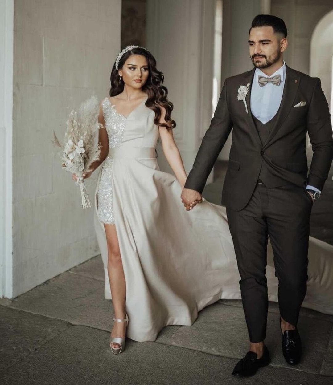 Vestido de fiesta elegante de corte A, sin mangas, con escote en forma de corazón y lentejuelas, con abertura