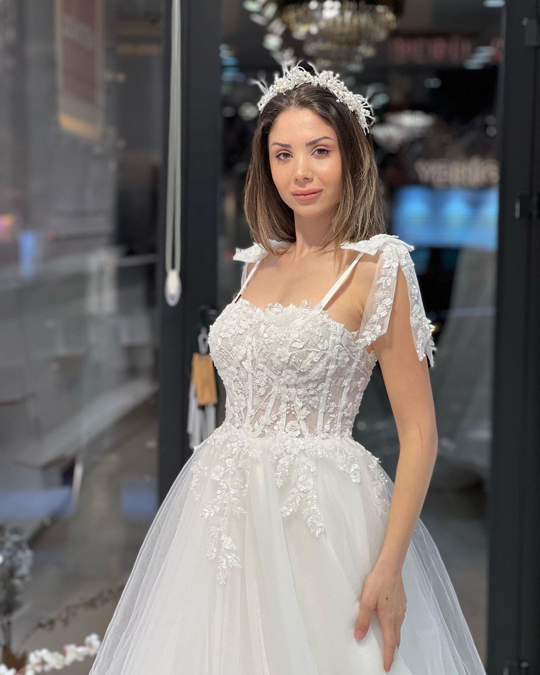 Vestido de novia elegante de tul con escote en forma de A, sin mangas, largo hasta el suelo y apliques