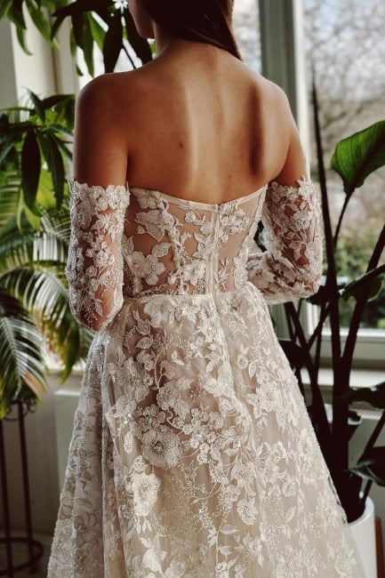 Vestido de novia elegante de corte A largo con hombros descubiertos, encaje y cuentas, y mangas largas