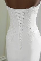 Robe de mariée chic longue sirène sans bretelles avec appliques en dentelle