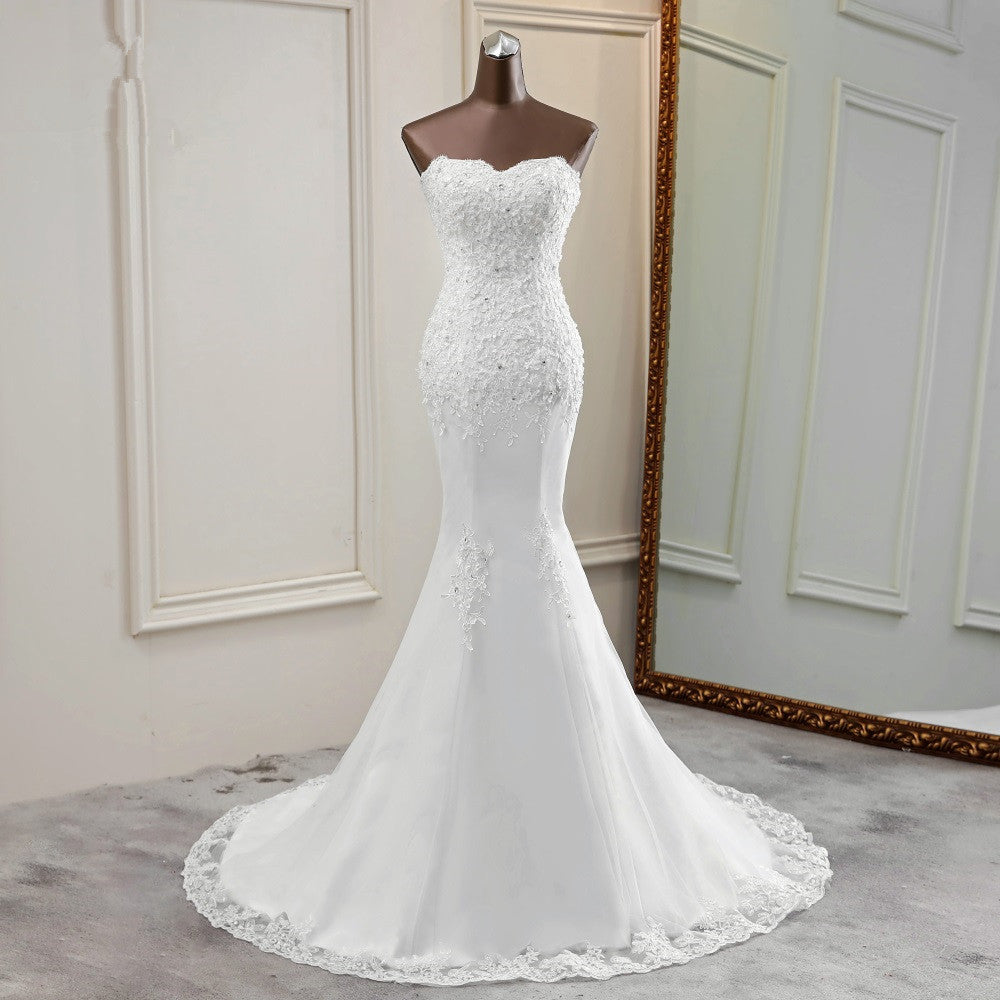 Robe de mariée chic longue sirène sans bretelles avec appliques en dentelle