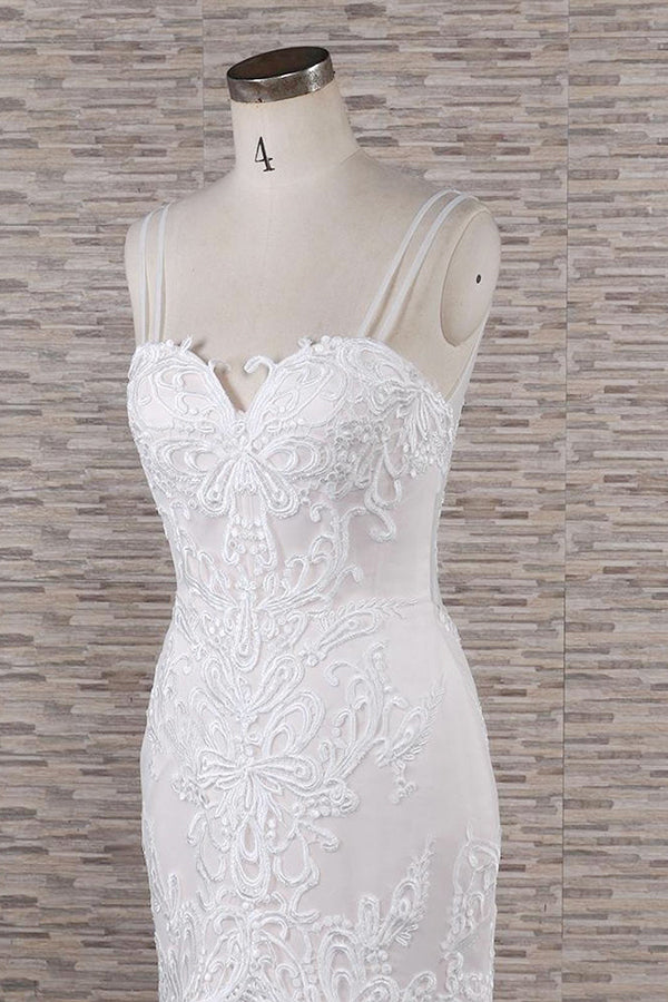 Abito da sposa lungo elegante a sirena con scollo a cuore, spalline sottili e applicazioni in pizzo