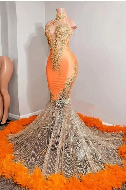 Elegante vestido de fiesta largo color naranja con cuello halter, sin mangas, largo hasta el suelo, con sirena y cuentas