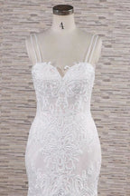Abiti da sposa eleganti a sirena con applicazioni e spalline sottili chic
