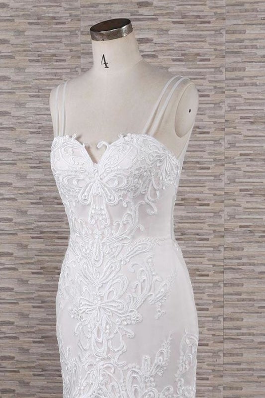 Abiti da sposa eleganti a sirena con applicazioni e spalline sottili chic
