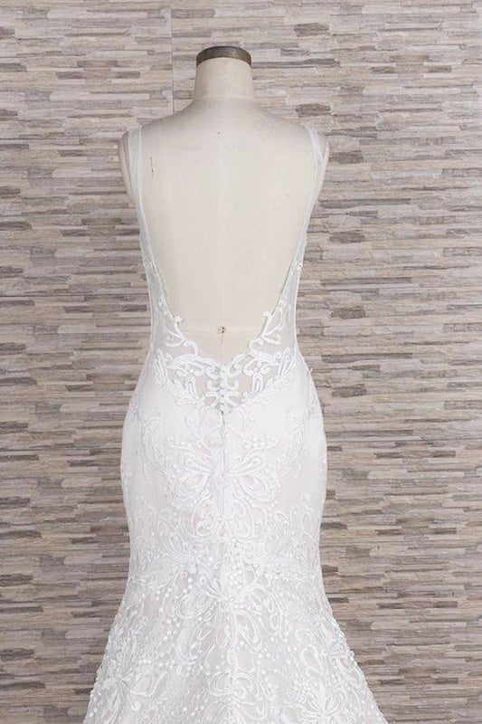 Abiti da sposa eleganti a sirena con applicazioni e spalline sottili chic