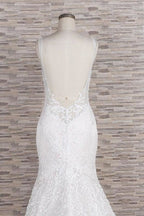 Abiti da sposa eleganti a sirena con applicazioni e spalline sottili chic