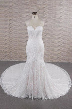 Abiti da sposa eleganti a sirena con applicazioni e spalline sottili chic