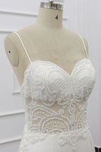 Robes de mariée élégantes sirène à fines bretelles ornées de perles chic