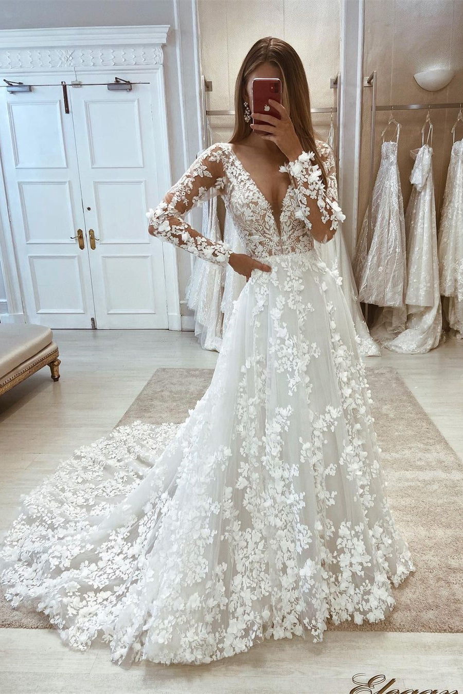 Vestido de novia elegante con escote en V, corte A, encaje, mangas largas y largo hasta el suelo