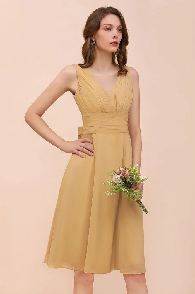 Vestido corto dorado de dama de honor de gasa Vestido diario informal sin mangas con escote en V