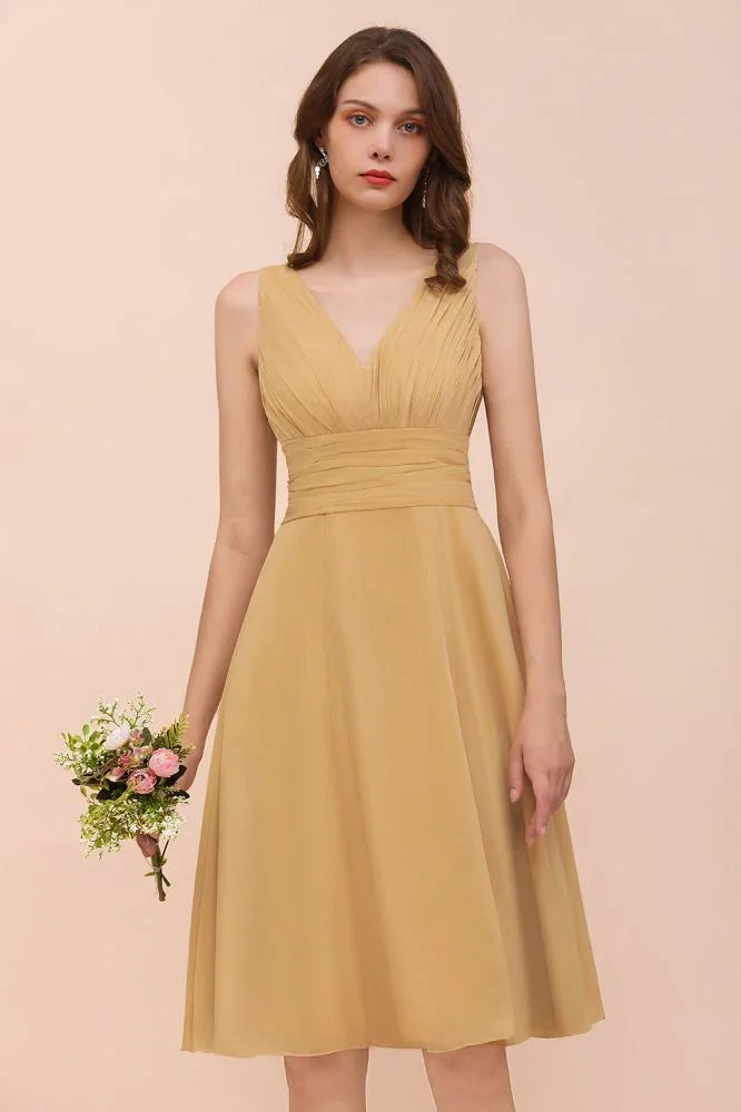 Vestido corto dorado de dama de honor de gasa Vestido diario informal sin mangas con escote en V