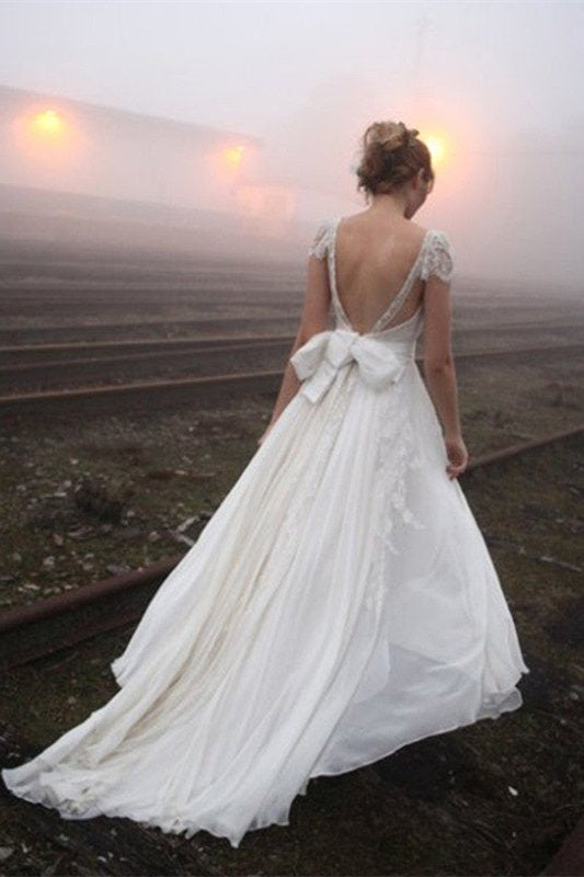 Ärmelloses Chiffon-Brautkleid mit V-Ausschnitt und Spitze