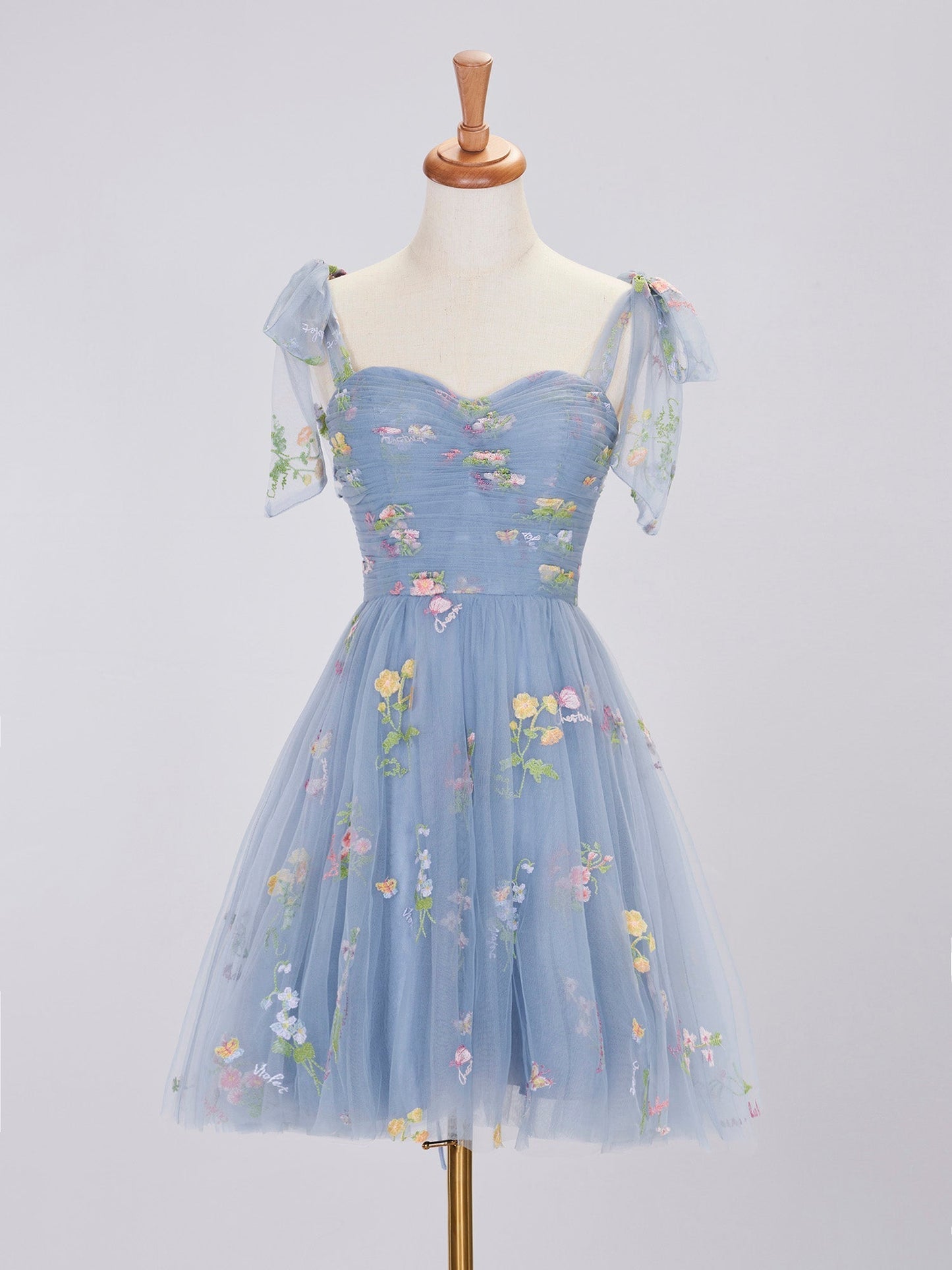 Kurzes Aline-Heimkehrkleid aus Tüll mit Herzausschnitt und Blumenmuster
