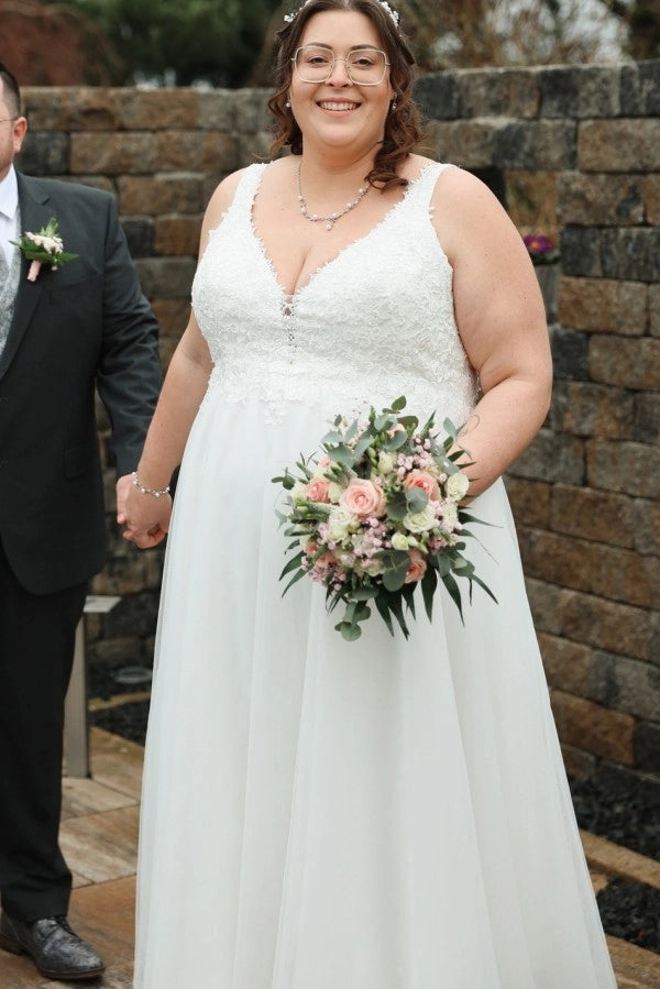 Classic Ivory V Neck Sleeveless A Line Wedding Dress With Appliques