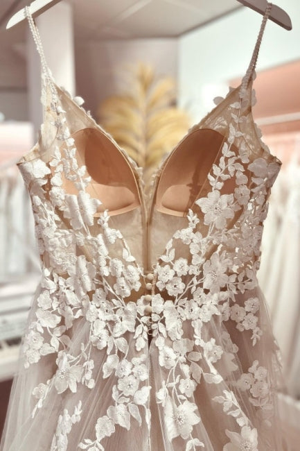 Classic V-Neck Spaghetti Strap Sleeveless A-Line Lace Wedding Dress