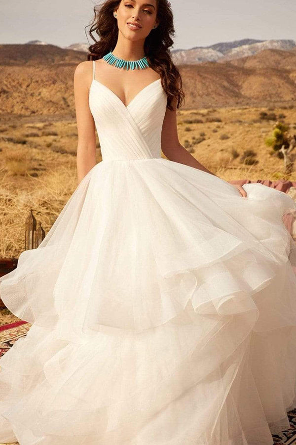 Vestido de novia clásico de tul y gasa con volantes y escote en V.