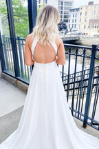 Robe de mariée longue élégante en satin, coupe trapèze, dos nu avec col licou