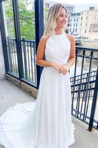 Robe de mariée longue élégante en satin, coupe trapèze, dos nu avec col licou