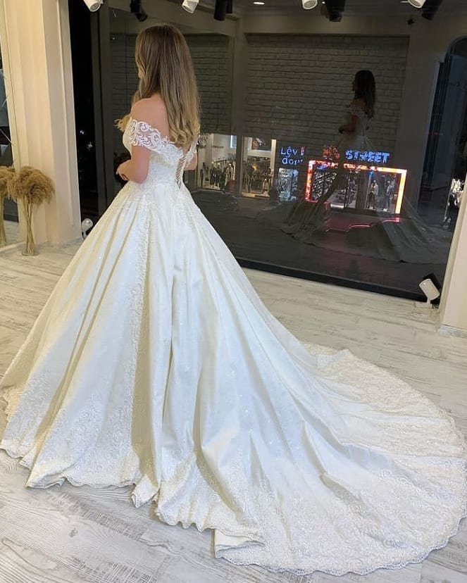 Vestido de novia elegante, largo, de corte A, con hombros descubiertos, apliques de encaje y espalda descubierta