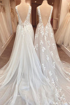 Vestido de novia elegante, largo, corte A, escote en forma de corazón, apliques de encaje y espalda abierta