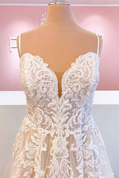 Elegantes langes rückenfreies A-Linien-Brautkleid aus Tüll mit Spaghettiträgern und Spitzenapplikationen