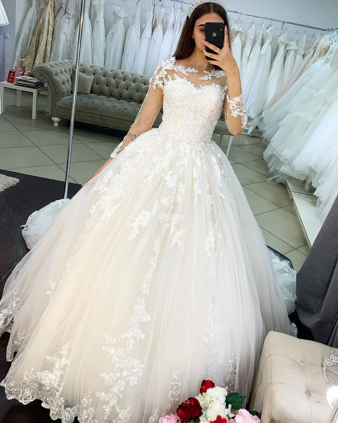 Classy Long Princess Appliques Lace Tulle Wedding Dress with Sleeves