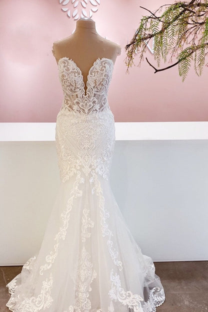 Elegantes, langes, herzförmiges, rückenfreies Meerjungfrau-Brautkleid mit Spitzenapplikationen