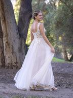 Robe de bal longue jusqu'au sol en tulle avec corsage orné d'appliques