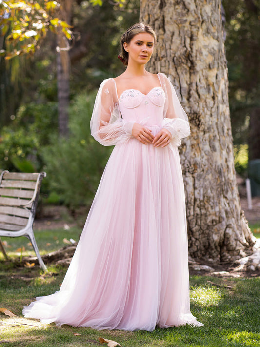 Vestido de fiesta de tul con mangas abullonadas y corsé hasta el suelo