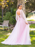 Vestido de baile comprido em tule com corpete e mangas bufantes