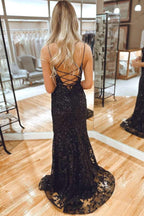 Cosmic | Vestido de Baile Sereia com Renda Preta, Fenda Alta e Costas Cruzadas
