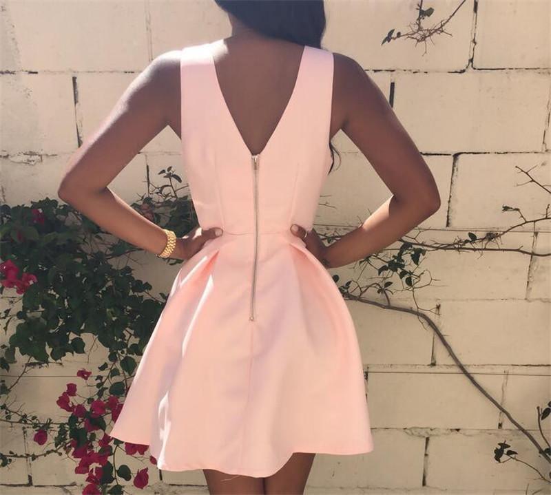 Vestido de fiesta corto rosa con escote en V hecho a medida Vestido de fiesta rosa con escote en V