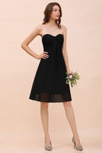 Robe de demoiselle d'honneur noire mignonne longueur genou Robe de bal de fin d'année à décolleté cœur pour filles