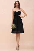 Robe de demoiselle d'honneur noire mignonne longueur genou Robe de bal de fin d'année à décolleté cœur pour filles