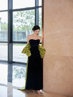 Vestido largo de fiesta negro sin tirantes de satén con lazo Y8594