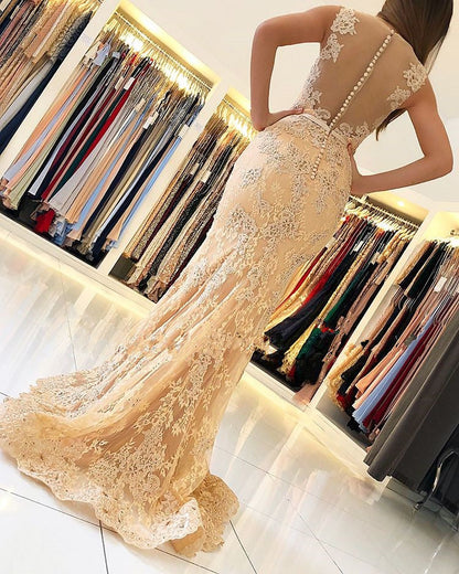 Vestido de noche de sirena sin mangas con escote en V y apliques de encaje
