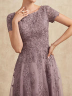 Robe de mère de la mariée en dentelle de tulle, longueur thé, coupe trapèze avec encolure dégagée