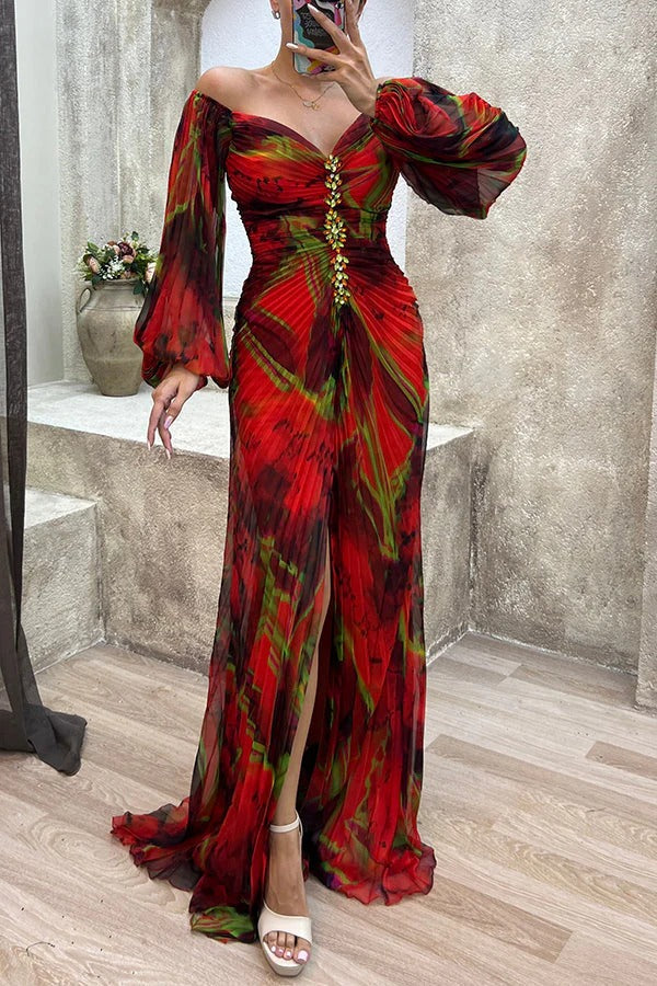 Sunset Serenade – Schulterfreies Maxikleid mit Plissee-Ausschnitt, Rautenverzierung und Schlitz 