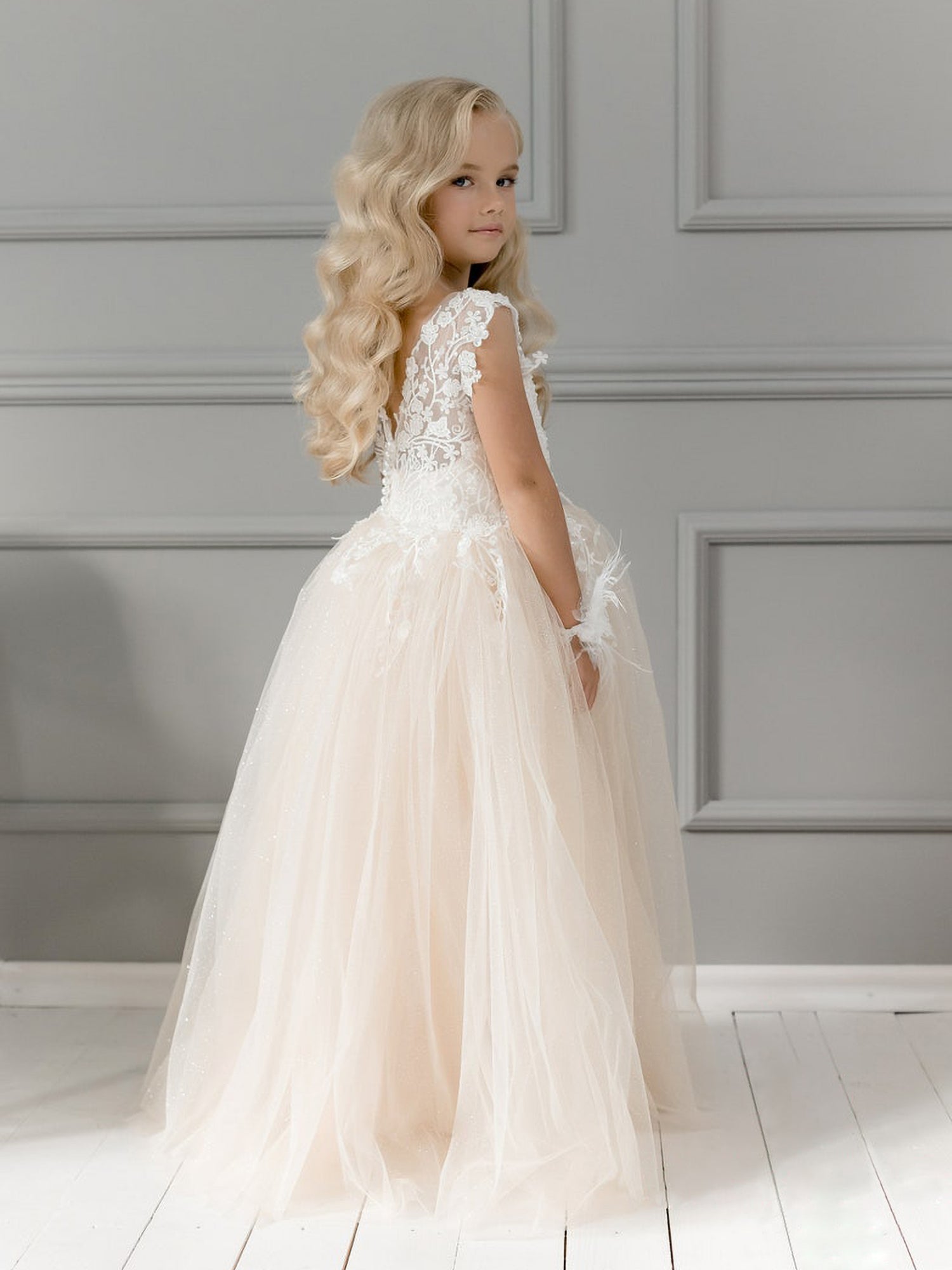 Champagne Shining Sleeveless Ball Gown Flower Girls Dress With Lace