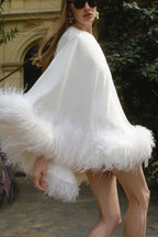 Vestido de Festa Mini com Bainha de Penas e Ombro a Descoberto Vegas Living