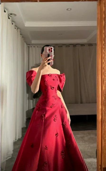 Vestido de Festa Elegante Borgonha com Flores 3D, Ombros Descobertos, Corte em A, Modelo Y7637
