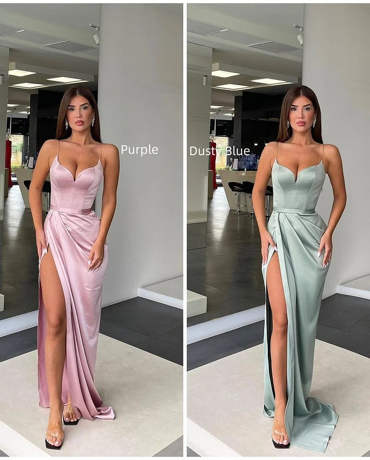 Abito da sera lungo a sirena con scollo a cuore, senza maniche, con spalline sottili e spacco